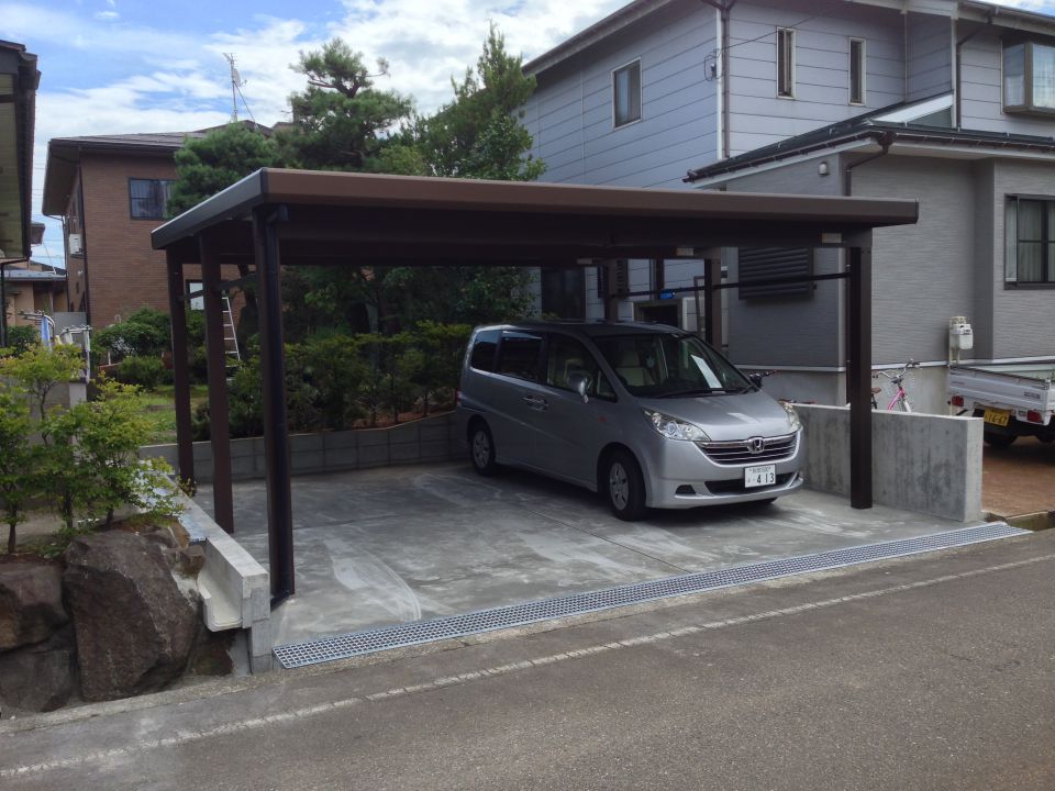駐車場リフォーム カーポート2台用設置 新潟県上越市内 上越市で家の解体業者をお探しなら 解体工事をお得にする 市川工業